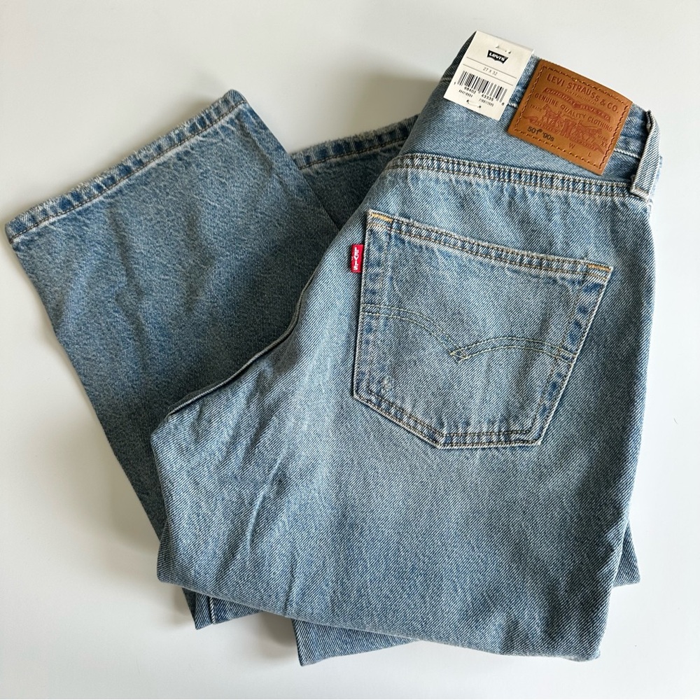 Levi's Women’s 501 90s Lightweight Straight Leg Jean 27